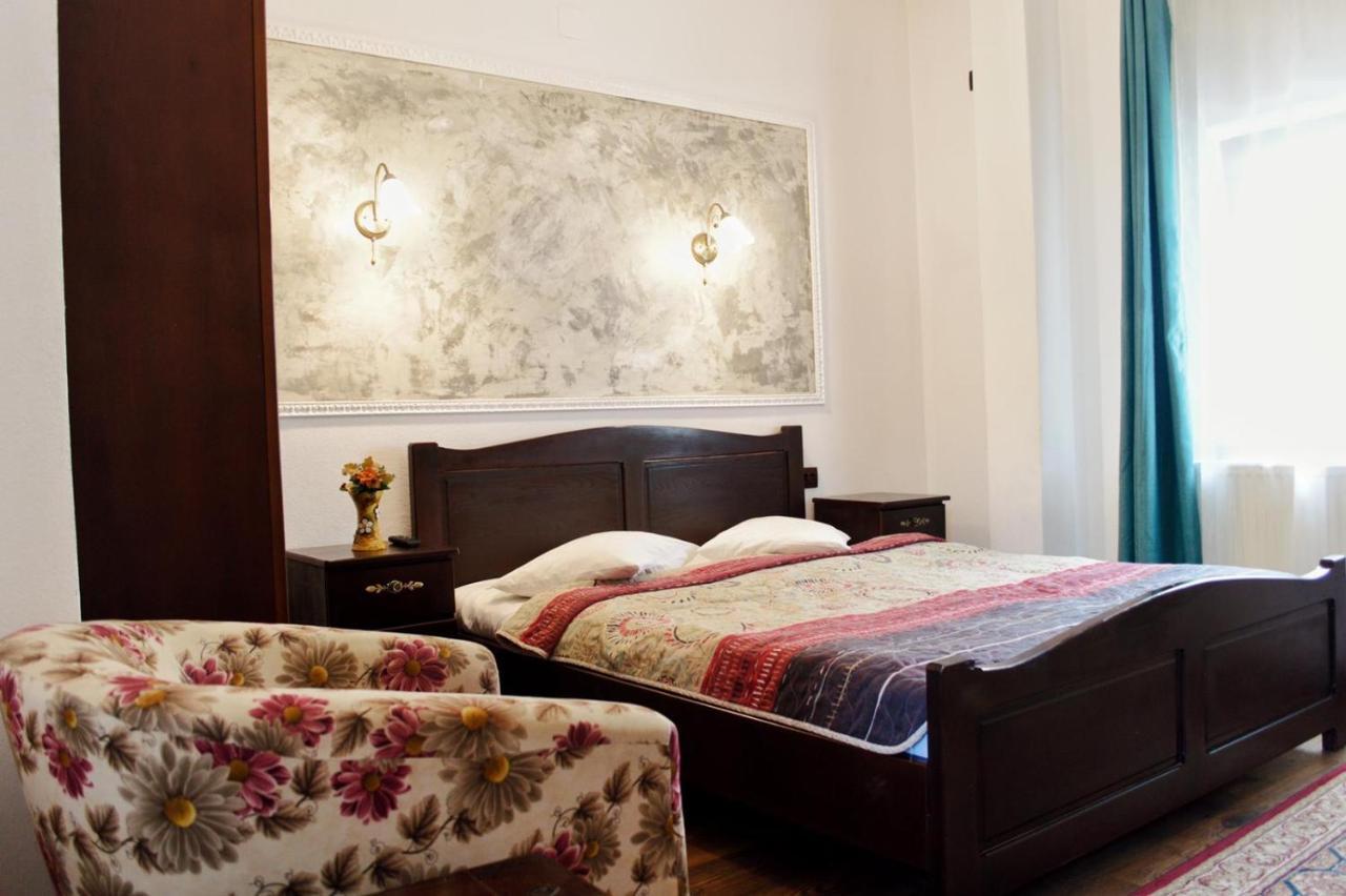 Pensiunea Casa Rica Călimăneşti 外观 照片