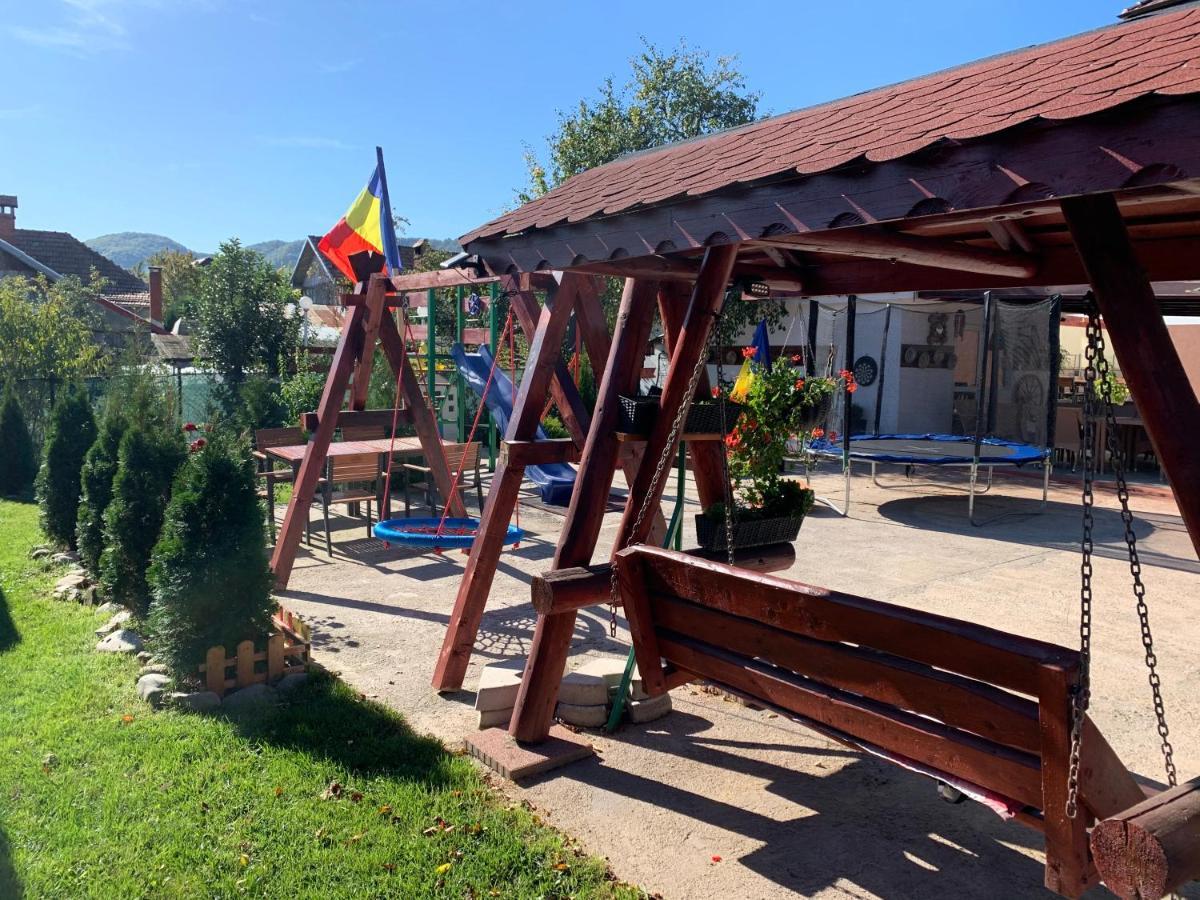 Pensiunea Casa Rica Călimăneşti 外观 照片